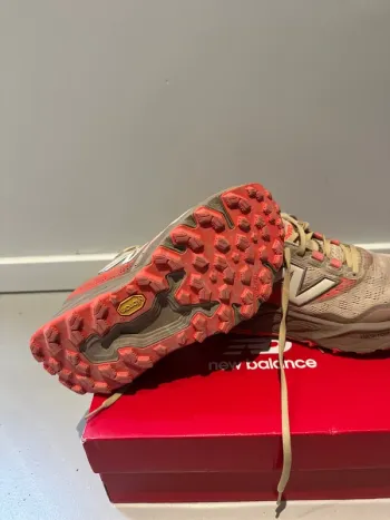 Used New Balance Hierro V9 bike — image 3 of 7