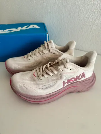 Použité Hoka Clifton 10 Running Shoes