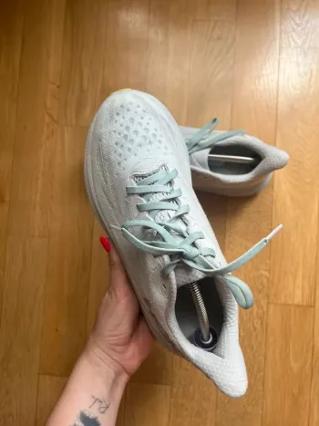 Used Hoka Clifton 9 Wide bike — image 2 of 13
