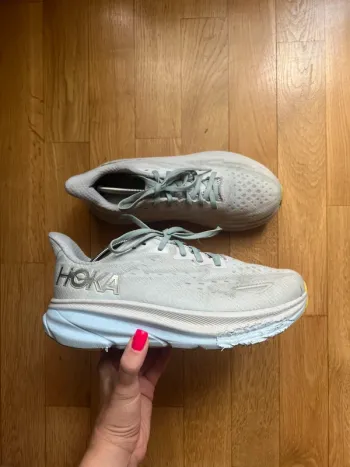 Used Hoka Clifton 9 Wide bike — image 5 of 13