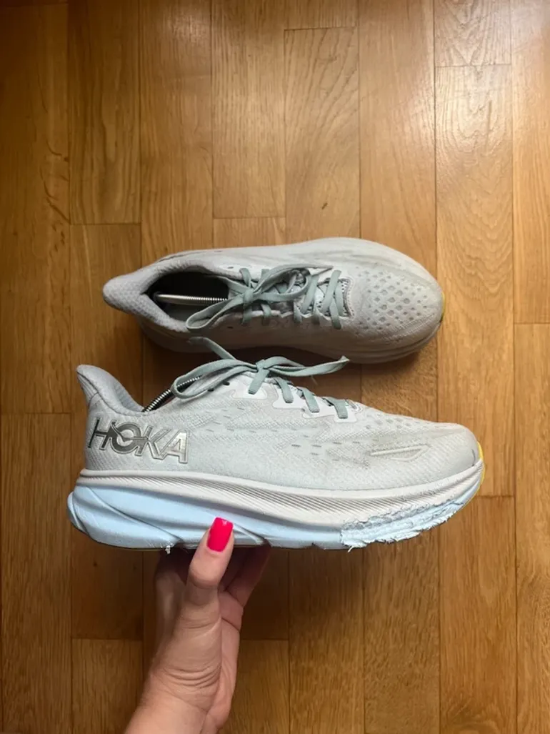 Used Hoka Clifton 9 Wide bike — image 5 of 13