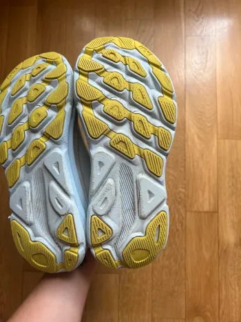 Used Hoka Clifton 9 Wide bike — image 12 of 13