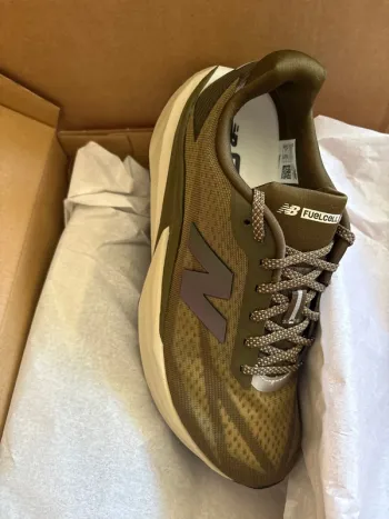 Used New Balance FuelCell Rebel v5 bike — image 3 of 3