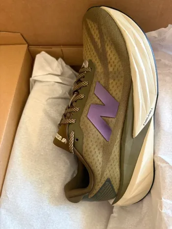 Used New Balance FuelCell Rebel v5 bike — image 3 of 4