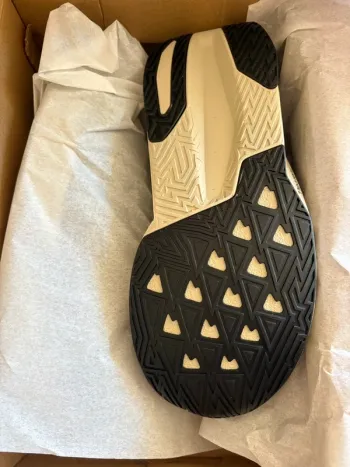 Used New Balance FuelCell Rebel v5 bike — image 4 of 4