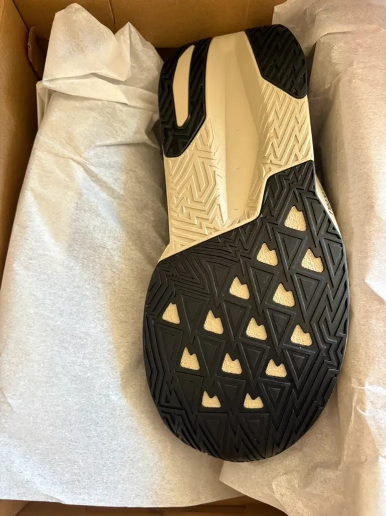 Used New Balance FuelCell Rebel v5 bike — image 4 of 4