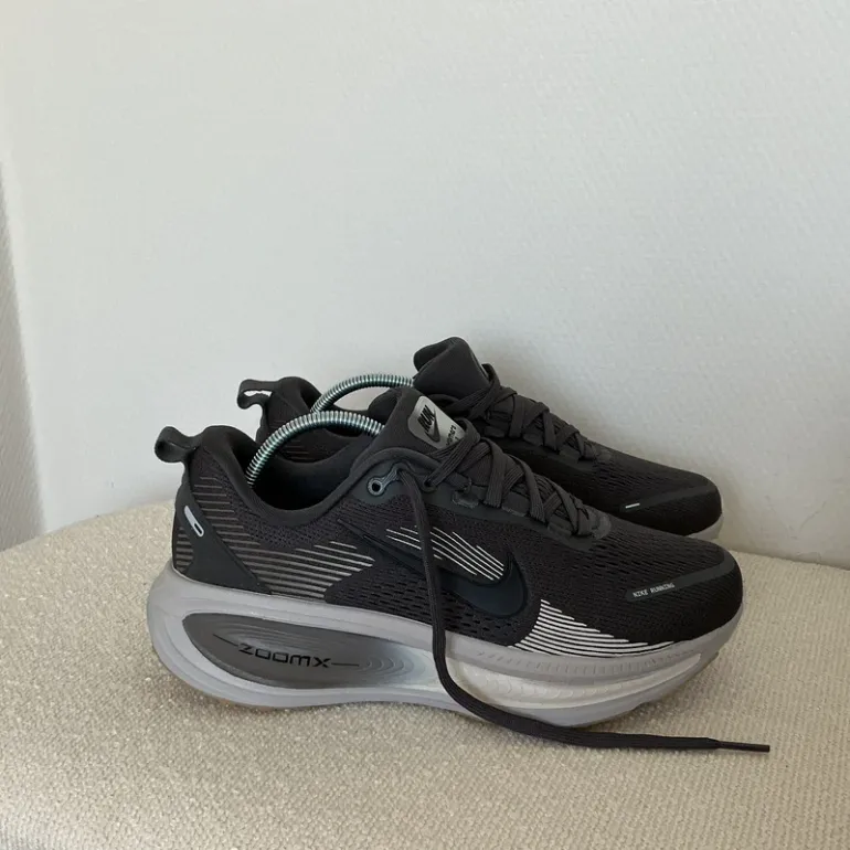 Used Nike Vomero 18 bike — image 3 of 8