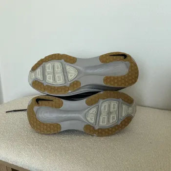 Used Nike Vomero 18 bike — image 6 of 8
