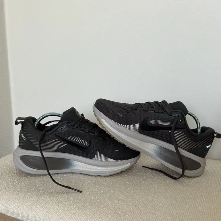 Used Nike Vomero 18 bike — image 5 of 8