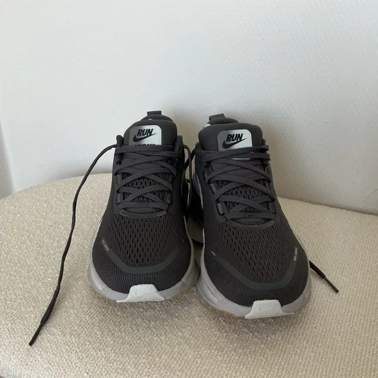 Used Nike Vomero 18 bike — image 2 of 8