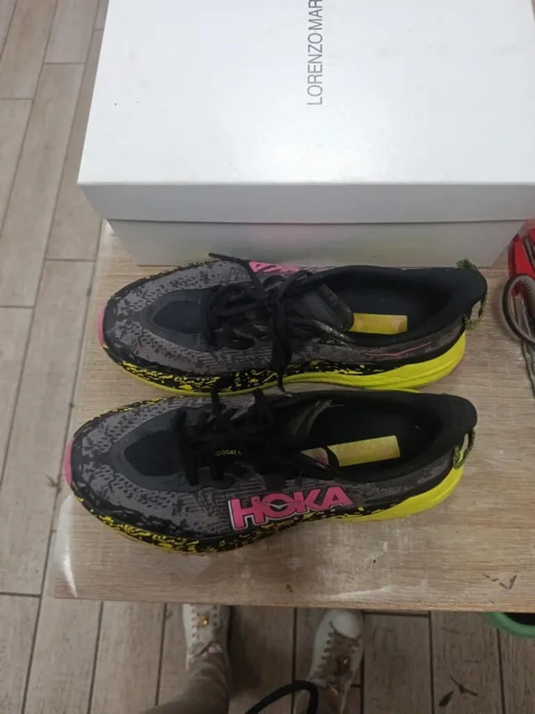 Used Hoka Running Shoes bike — image 3 of 4