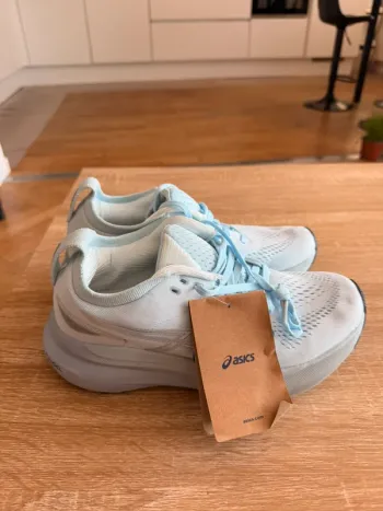 Used Asics Running Shoes bike — image 2 of 4