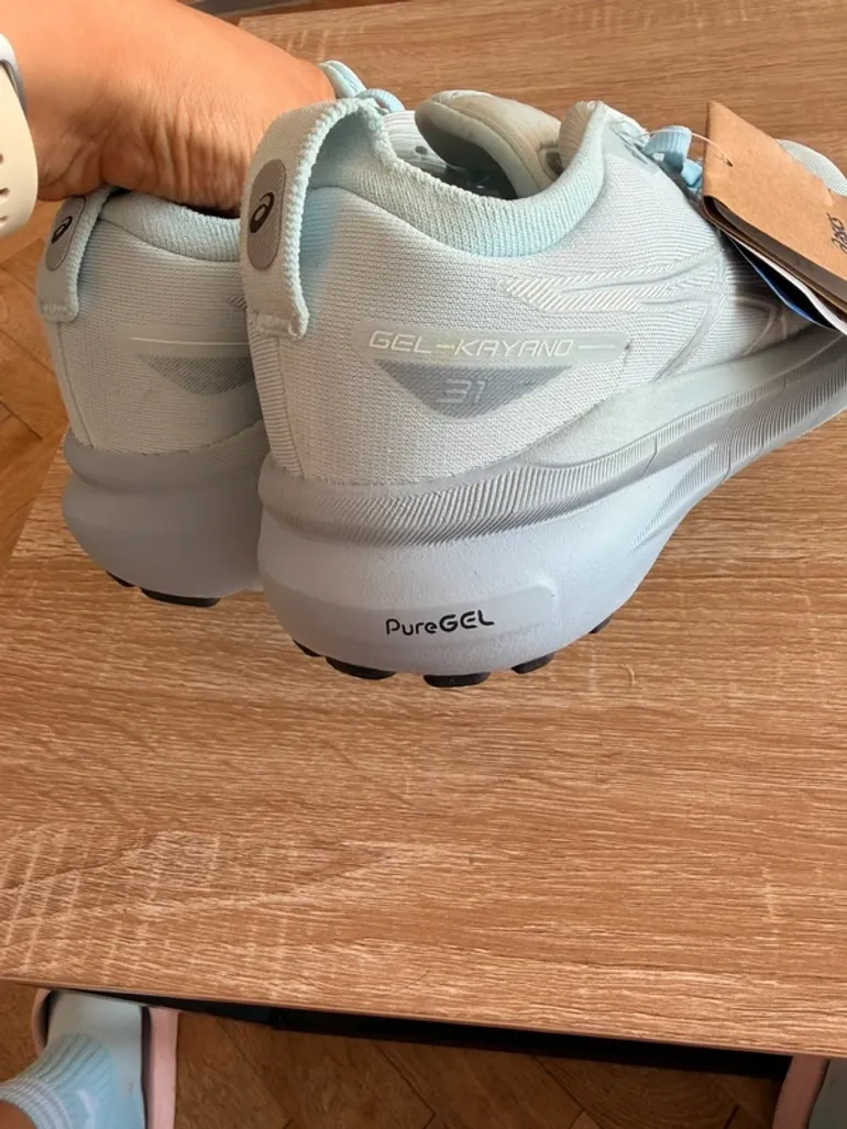 Used Asics Running Shoes bike — image 3 of 4
