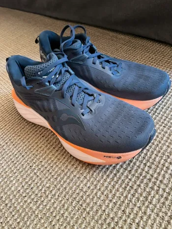 Used Saucony Triumph 22 Running Shoes