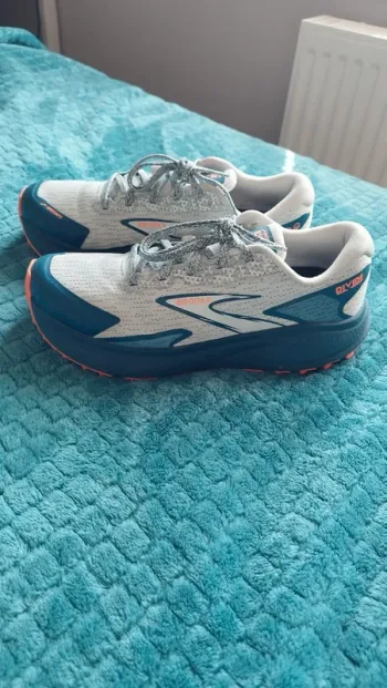 Used Brooks Divide 5 Running Shoes
