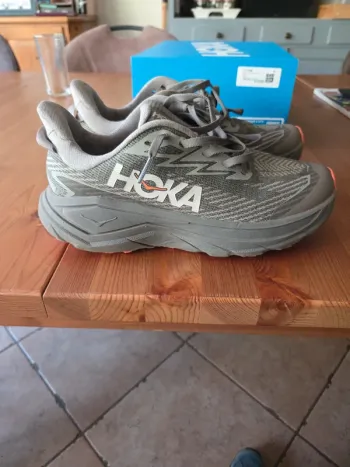 Used Hoka Challenger 8 GTX bike — image 5 of 7