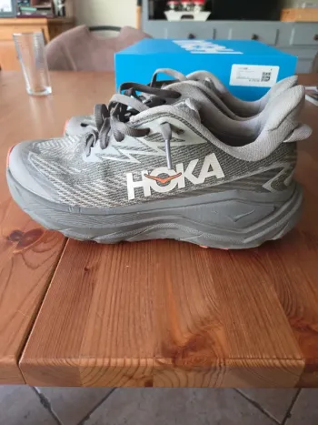 Used Hoka Challenger 8 GTX bike — image 3 of 7
