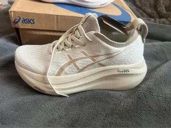 Used Asics Gel-Nimbus 27 bike — image 2 of 8