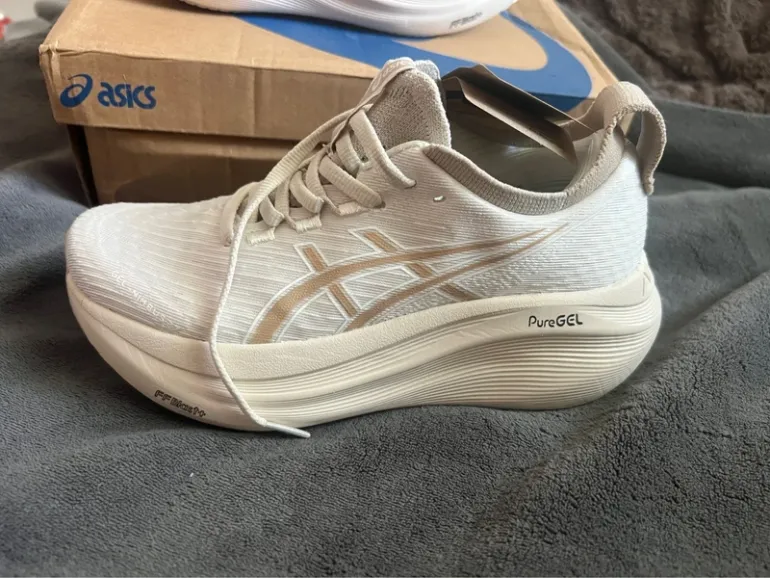 Used Asics Gel-Nimbus 27 bike — image 2 of 8