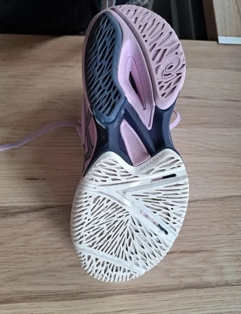 Used Asics Running Shoes bike — image 2 of 4