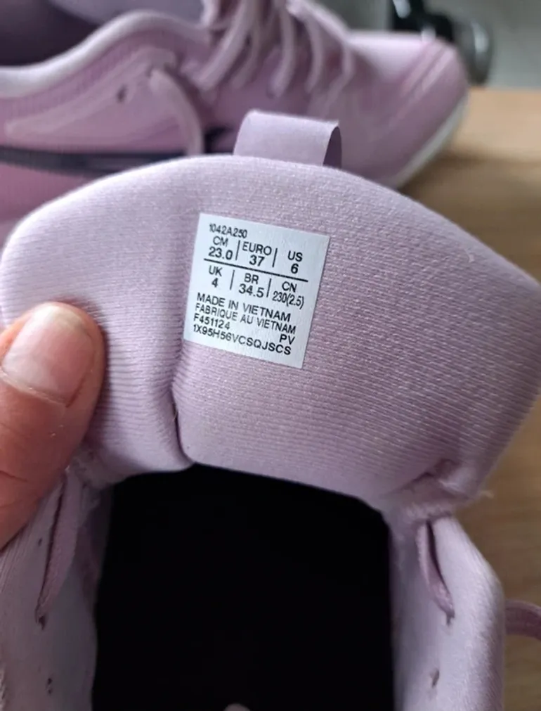 Used Asics Running Shoes bike — image 4 of 4
