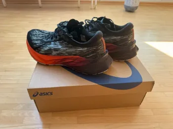 Used Asics Novablast 3 TR bike — image 4 of 7
