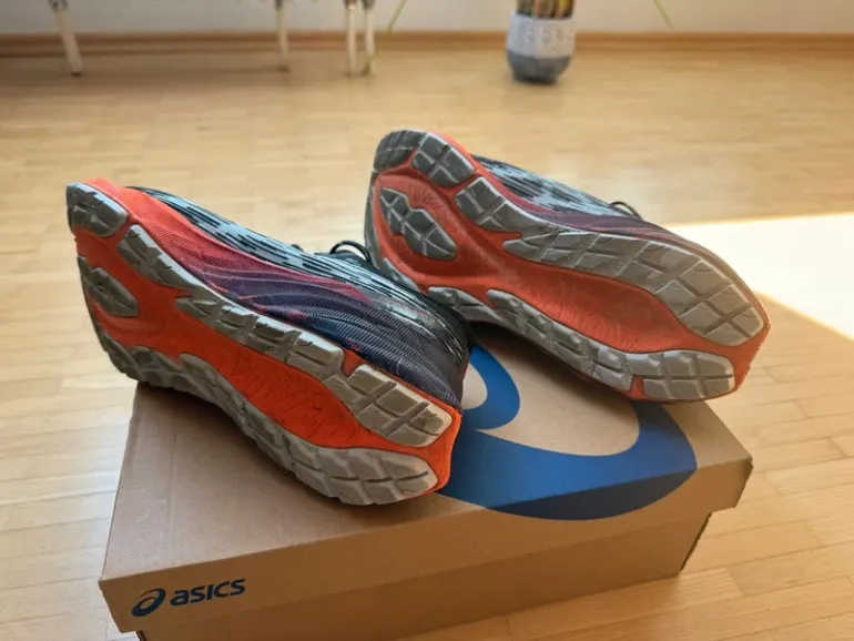 Used Asics Novablast 3 TR bike — image 5 of 7