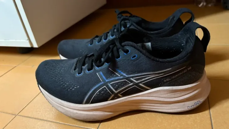 Used Asics Pure Gel Kayano 32 bike — image 2 of 4