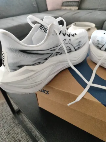 Used Asics Superblast 2 bike — image 10 of 12