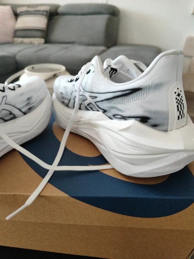 Used Asics Superblast 2 bike — image 11 of 12