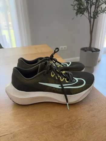 Used Nike Zoom Fly 5 Running Shoes