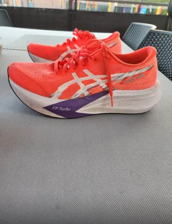 Asics Running Shoes bike d'occasion — image 4 sur 5