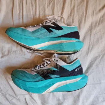 Used New Balance FuelCell SuperComp Elite v4 bike — image 4 of 6