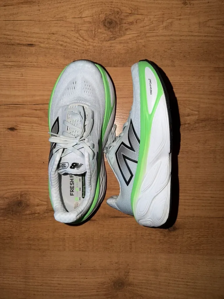 New Balance Running Shoes bike d'occasion — image 2 sur 4