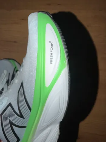 New Balance Running Shoes bike d'occasion — image 4 sur 4