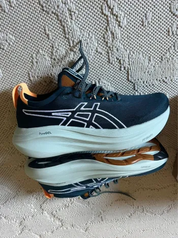 Gebrauchtes Asics Gel Nimbus 27 TR Running Shoes