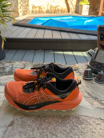 Gebrauchtes Asics Trabuco Running Shoes