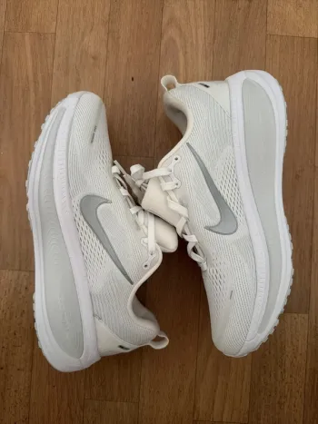 Gebrauchtes Nike Vomero 18 Running Shoes