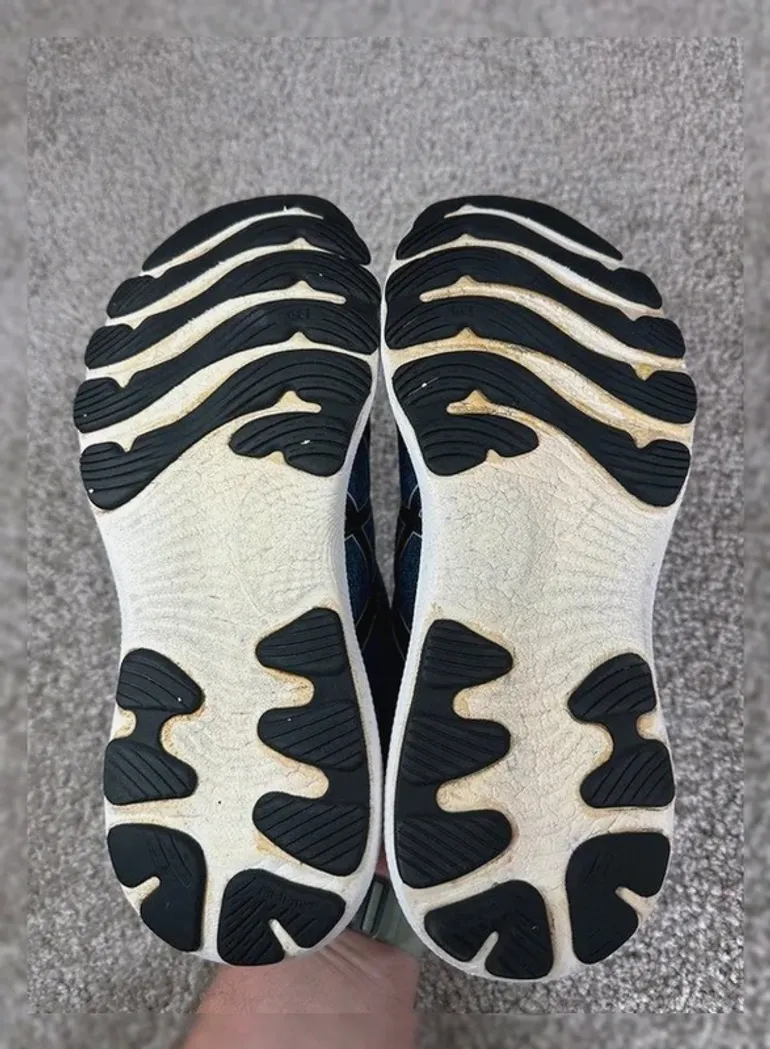 Used Asics Gel Nimbus 24 bike — image 12 of 13