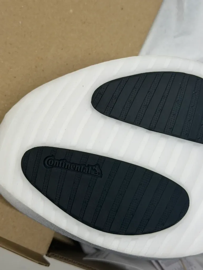 Used Adidas Hyperboost Run M bike — image 39 of 45