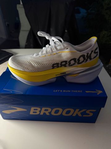 Used Brooks Hyperion Max 4 2026 bike — image 2 of 4