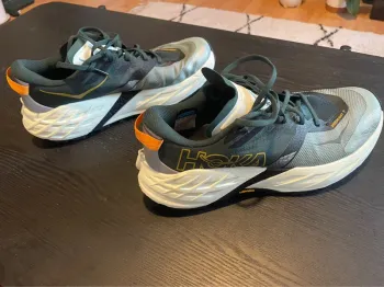 Tweedehands Orange Speedgoat 7 Running Shoes