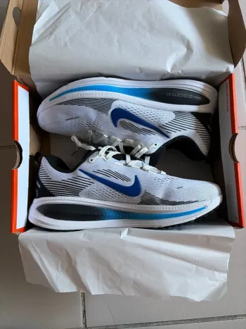 Brugt Nike Vomero 18 Running Shoes