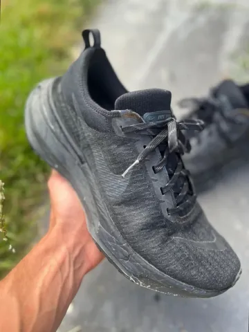 Gebrauchtes Lightweight Invincible Run 3 Running Shoes