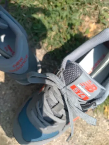 Scarpa New Balance ginnastica bike usato — immagine 10 di 10
