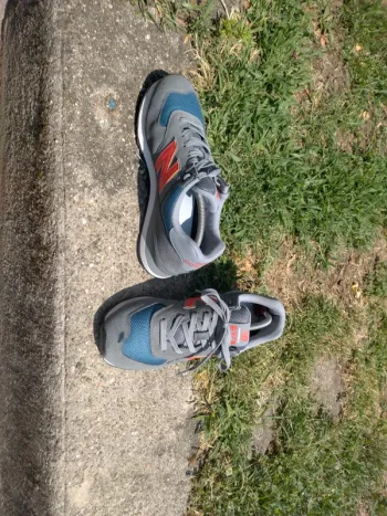 Scarpa New Balance ginnastica bike usato — immagine 4 di 10