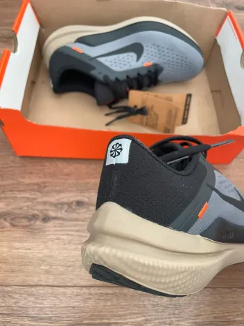 Maestro Nike Air Winflo 10 bike usato — immagine 4 di 8