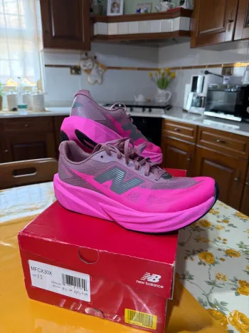 New Balance Rebel v5 Running Shoes usato