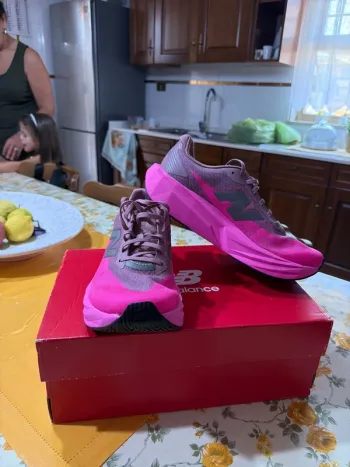New Balance Rebel v5 bike usato — immagine 2 di 8