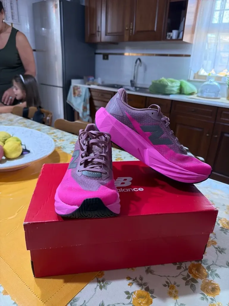 New Balance Rebel v5 bike usato — immagine 2 di 8